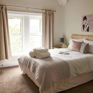 Villa Comfy Big 7 Bedroom Townhouse, Harrogate